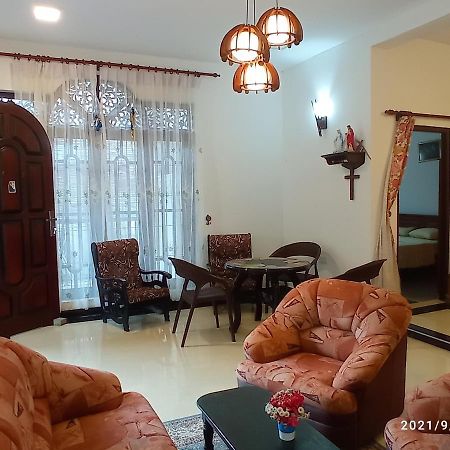 Arusha Guest House Негомбо Екстериор снимка