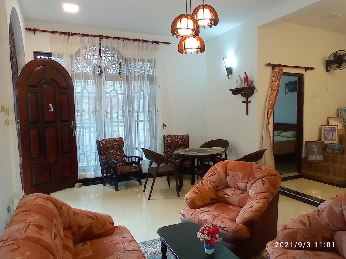 Arusha Guest House Негомбо Екстериор снимка