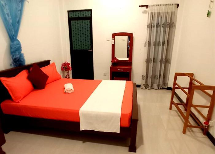 Arusha Guest House Негомбо Екстериор снимка